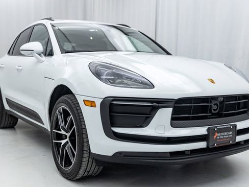 Used 2023 Porsche Macan AWD/4WD image 31