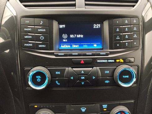 Used 2019 Ford Explorer XLT image 25