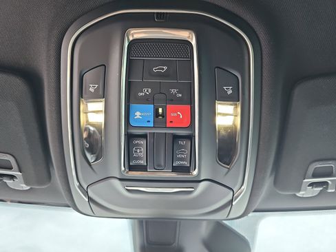 Used 2025 Jeep Grand Cherokee L Laredo w/ Luxury Tech Group I RWD image 33