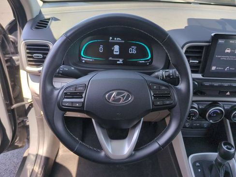 Used 2025 Hyundai Venue SEL FWD image 23