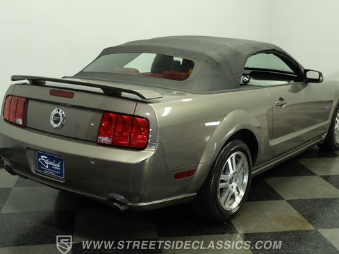 Used 2005 Ford Mustang Cobra RWD image 11