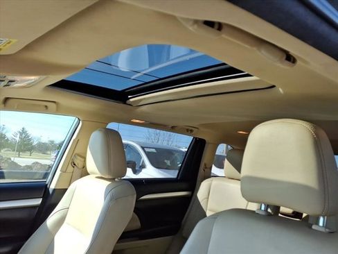 Used 2018 Toyota Highlander XLE image 26