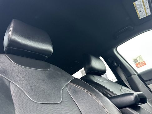 Used 2023 Jeep Compass Limited image 14