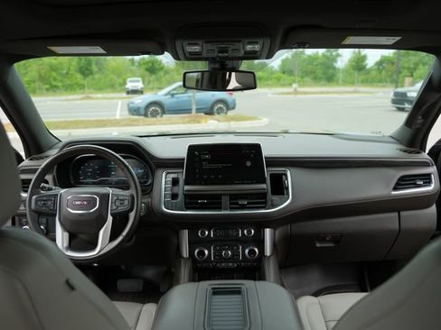 Used 2022 GMC Yukon XL SLT w/ SLT Premium Package AWD/4WD image 26