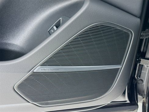 Used 2025 Audi Q8 Premium Plus image 20