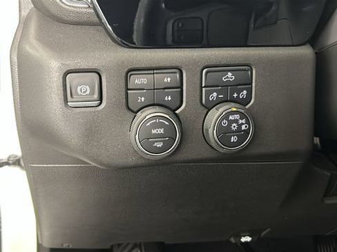 Used 2025 Chevrolet Silverado 1500 LT Trail Boss AWD/4WD image 19