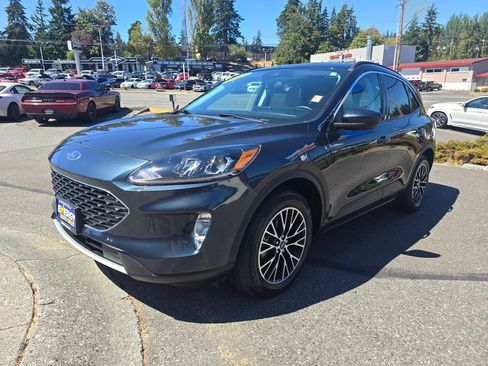 Used 2022 Ford Escape SEL w/ Technology Package FWD image 3