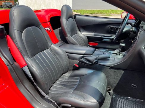 Used 1998 Chevrolet Corvette Convertible w/ Memory Pkg RWD image 23