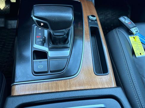 Used 2021 Audi Q5 2.0T Premium w/ Convenience Package image 29