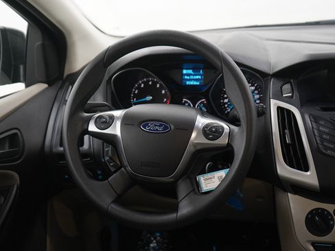 Used 2012 Ford Focus SE w/ SE Winter Pkg image 14