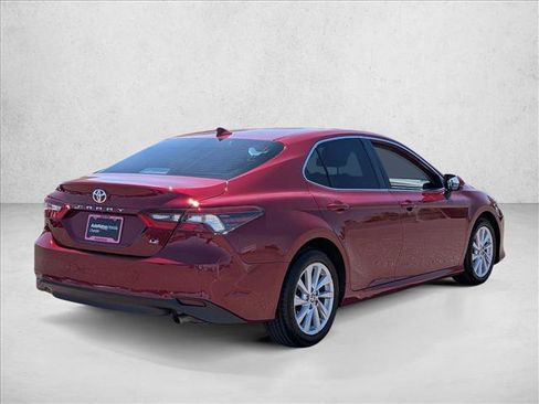 Used 2022 Toyota Camry LE FWD image 5