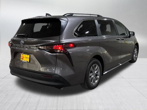 Used 2023 Toyota Sienna XLE w/ XLE Plus Package AWD/4WD image 9