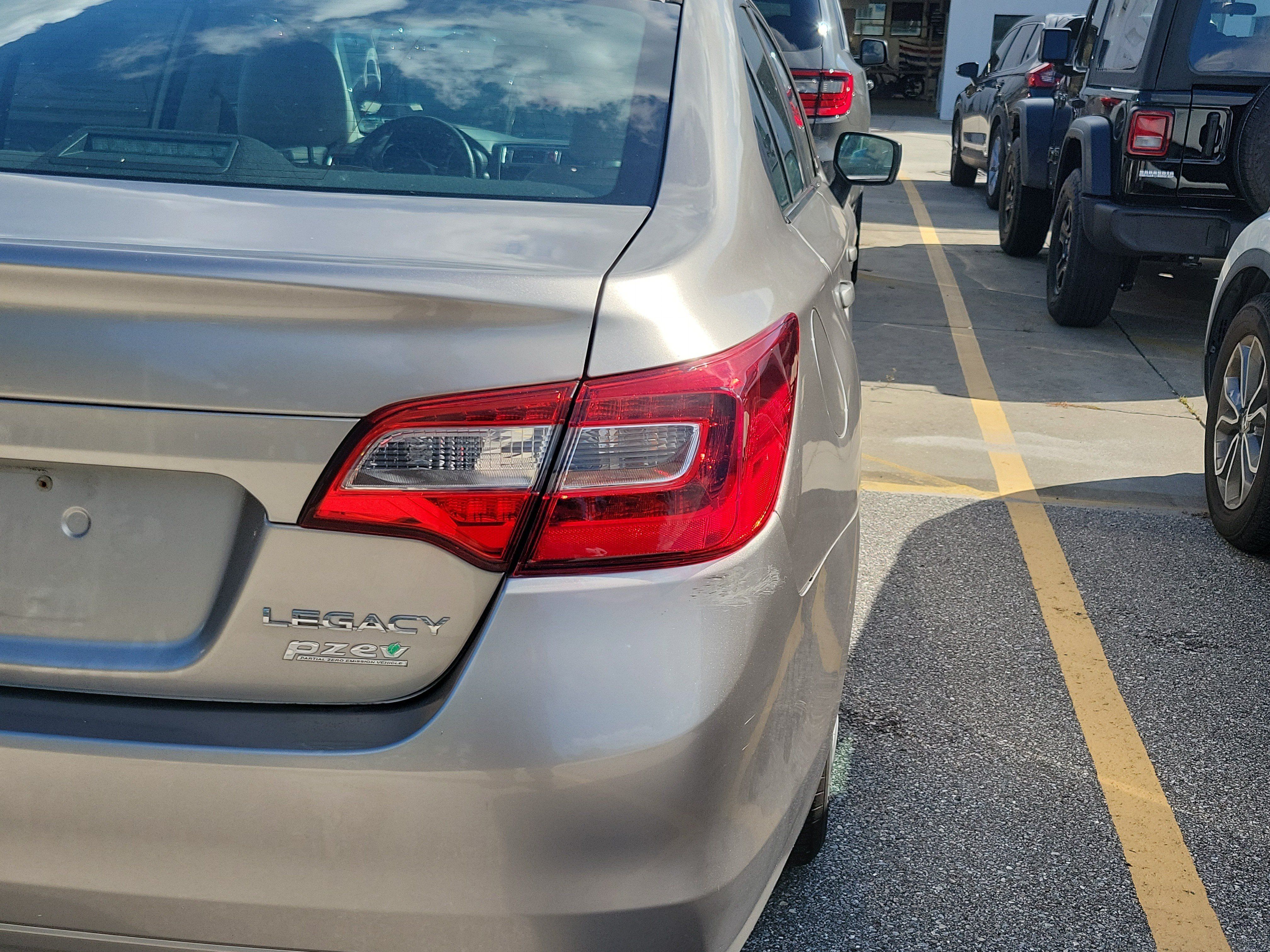 Used 2015 Subaru Legacy 2.5i AWD/4WD image 10