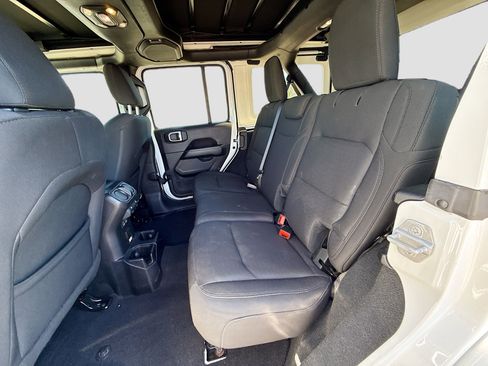 Used 2020 Jeep Wrangler Unlimited Sahara image 19