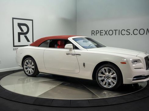 Used 2017 Rolls-Royce Dawn image 10