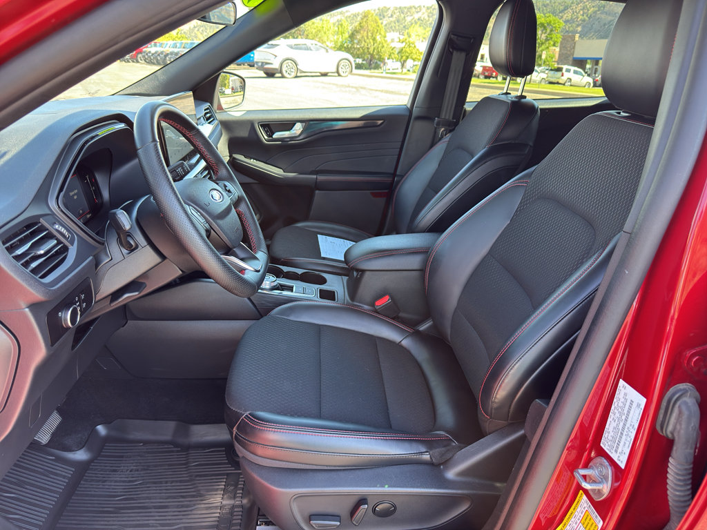 Used 2025 Ford Escape ST-Line w/ Tech Pack #1 AWD/4WD image 17
