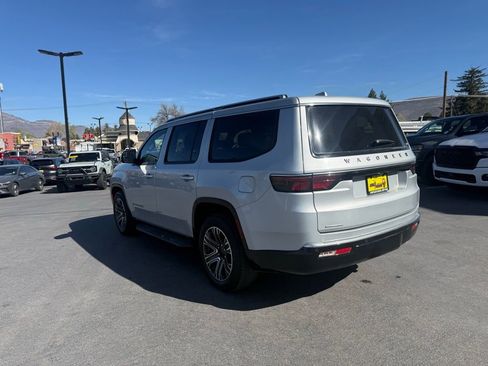 Used 2022 Jeep Wagoneer Series III image 3