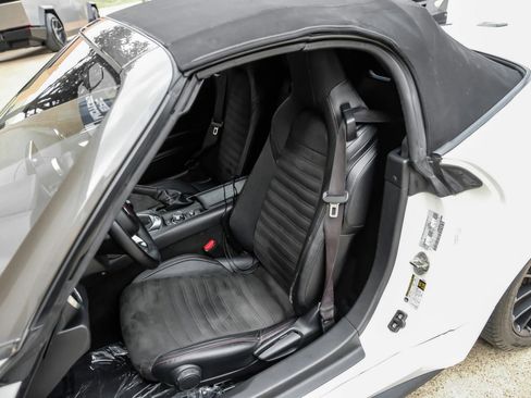 Used 2017 FIAT 124 Spider RWD image 27