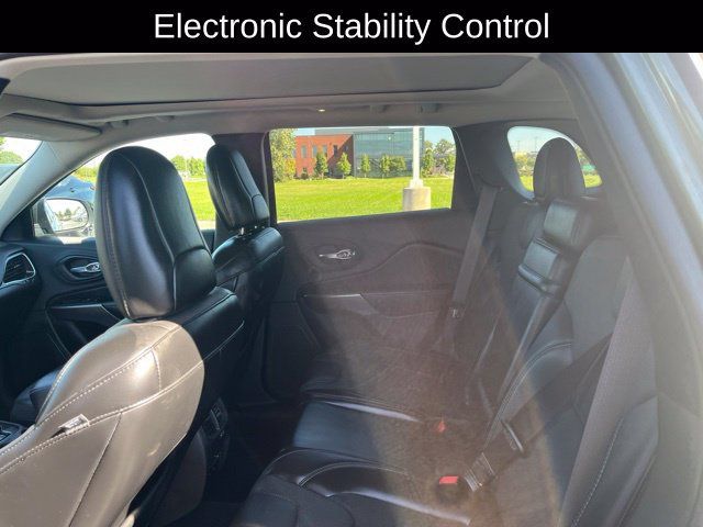Used 2019 Jeep Cherokee Limited AWD/4WD image 13