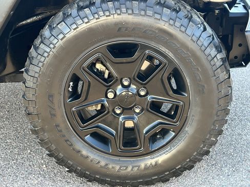 Used 2018 Jeep Wrangler Unlimited Sport image 12