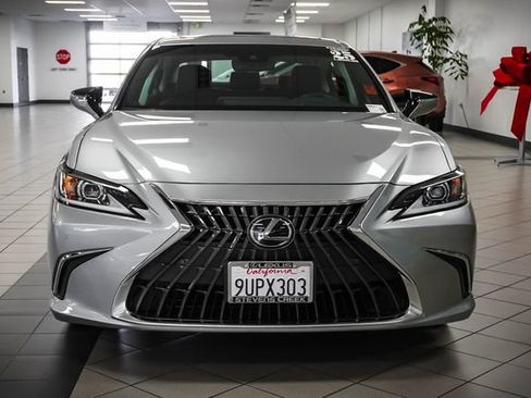 Used 2025 Lexus ES 300h w/ Premium Package FWD image 4