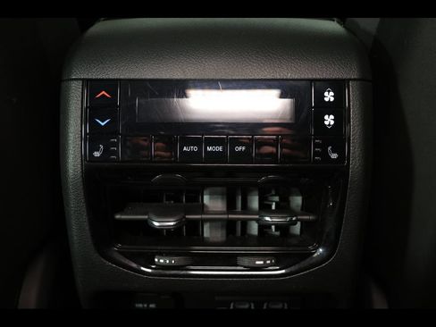 Used 2023 Jeep Grand Cherokee L Limited w/ Luxury Tech Group II AWD/4WD image 31