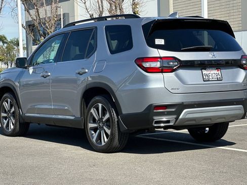 Certified 2024 Honda Pilot Touring image 6