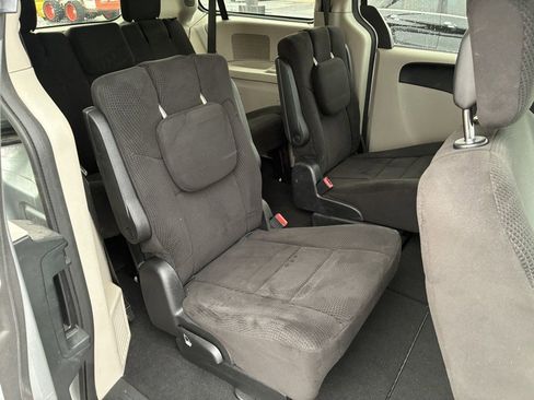 Used 2012 Dodge Grand Caravan SE image 17