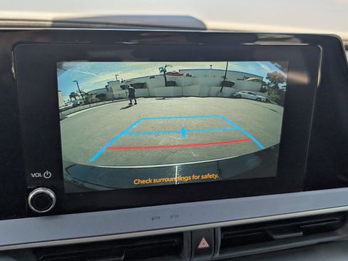 Used 2025 Toyota Prius LE FWD image 6