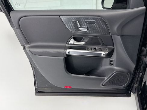 Used 2025 Mercedes-Benz GLB 250 image 22