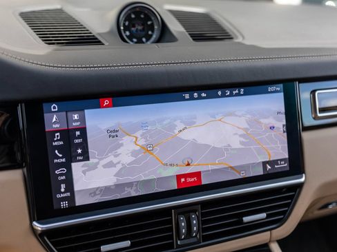 Used 2020 Porsche Cayenne Turbo AWD/4WD image 28