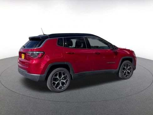 Used 2025 Jeep Compass Limited image 15