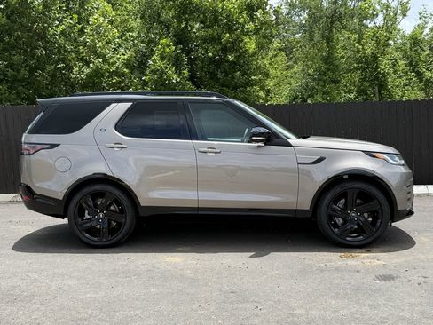 New 2025 Land Rover Discovery Dynamic SE image 7