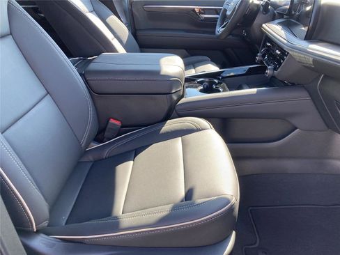 New 2026 Chevrolet Suburban Premier image 35