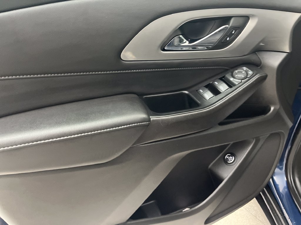 Used 2023 Chevrolet Traverse LT FWD image 11