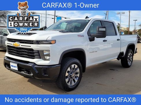 Used 2024 Chevrolet Silverado 2500 Custom w/ Custom Value Package image 2
