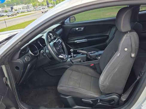 Used 2017 Ford Mustang Coupe RWD image 5