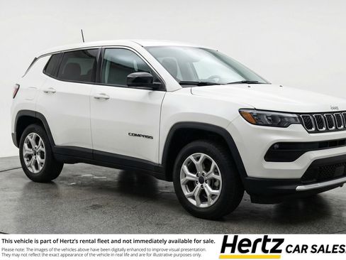 Used 2025 Jeep Compass Latitude AWD/4WD image 1
