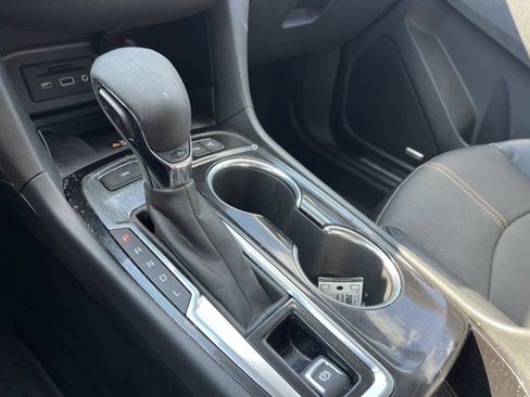 Used 2023 Chevrolet Equinox Premier AWD/4WD image 16