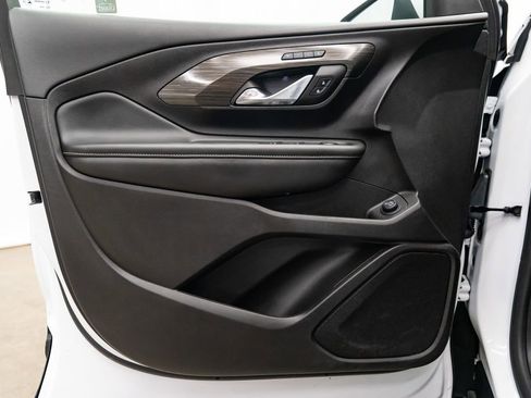 Used 2024 GMC Terrain SLT image 20