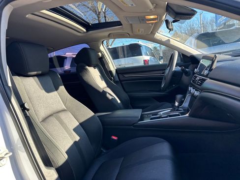 Used 2018 Honda Accord EX image 22
