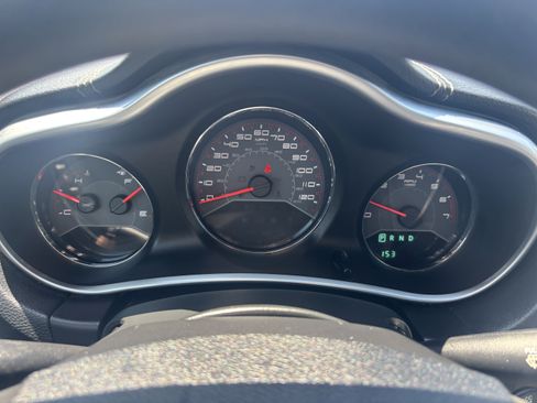 Used 2012 Dodge Avenger SE FWD image 17