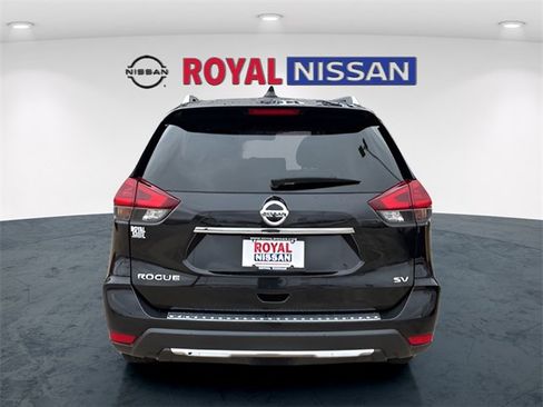 Used 2018 Nissan Rogue SV image 6