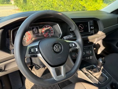 Used 2019 Volkswagen Jetta S image 36