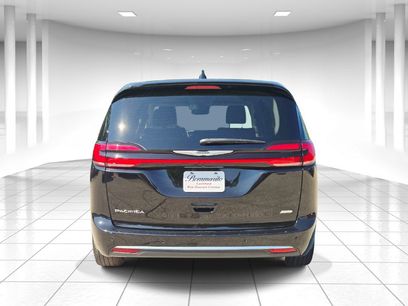 Certified 2024 Chrysler Pacifica Touring-L