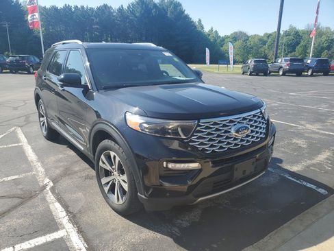 Used 2020 Ford Explorer Platinum w/ Premium Technology Package AWD/4WD image 2