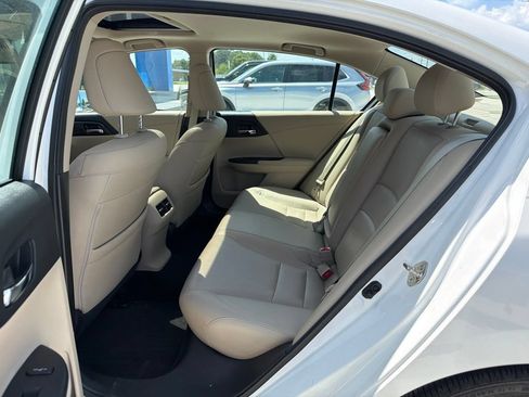 Used 2017 Honda Accord Touring image 12