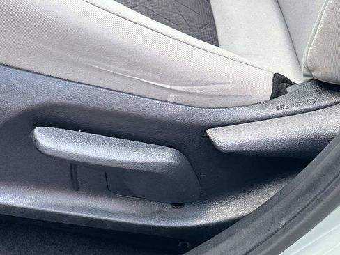 Used 2019 Toyota RAV4 XLE FWD image 25