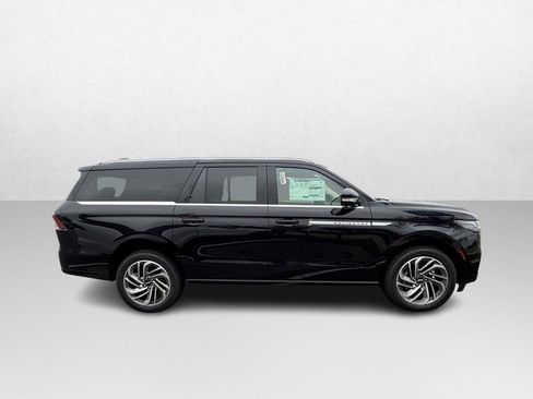 New 2025 Lincoln Navigator L Reserve image 4