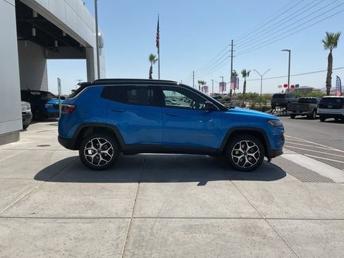 Used 2025 Jeep Compass Limited AWD/4WD image 8